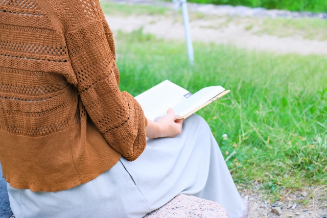 公園で読書 読書