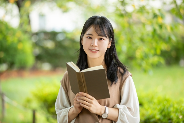 女性探偵が活躍する小説を10編紹介！