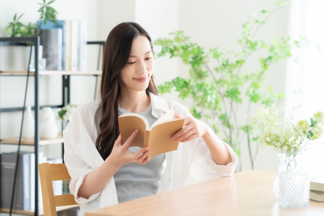 篠田節子とは？人物と来歴