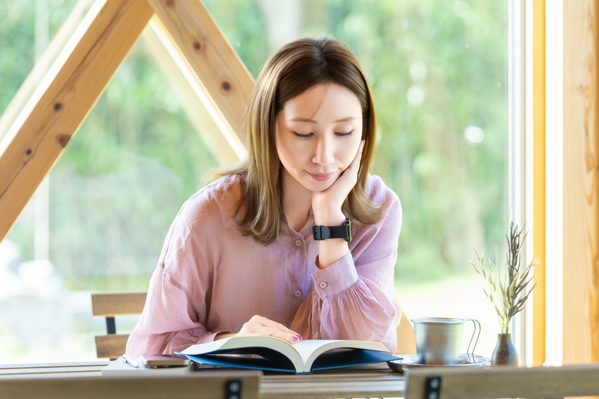 井上荒野のおすすめ小説8選!心揺さぶる恋愛小説や話題の新刊を紹介